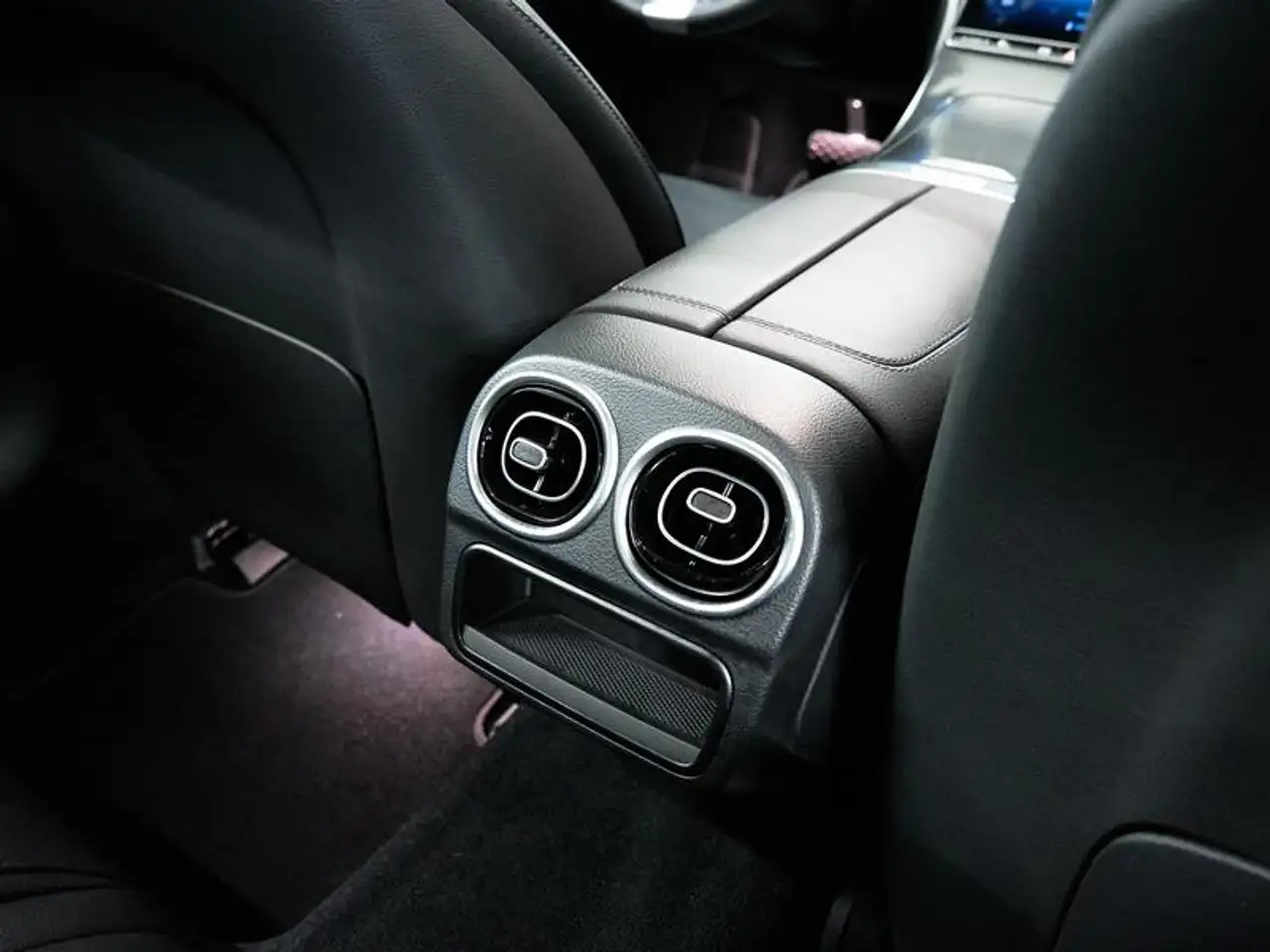 Mercedes-Benz C-Class - Image 33