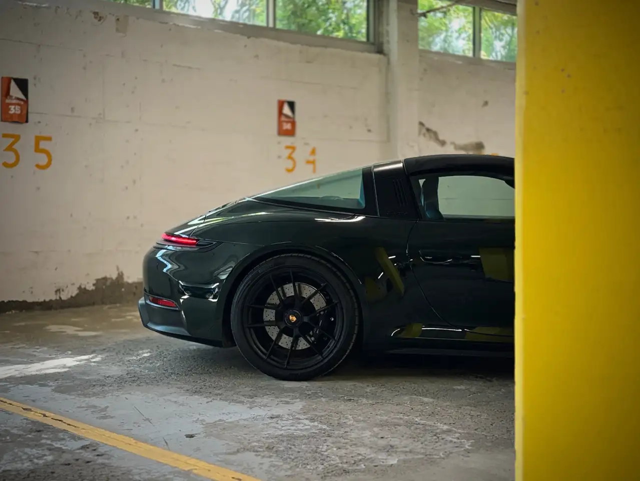Porsche 911 - Image 2