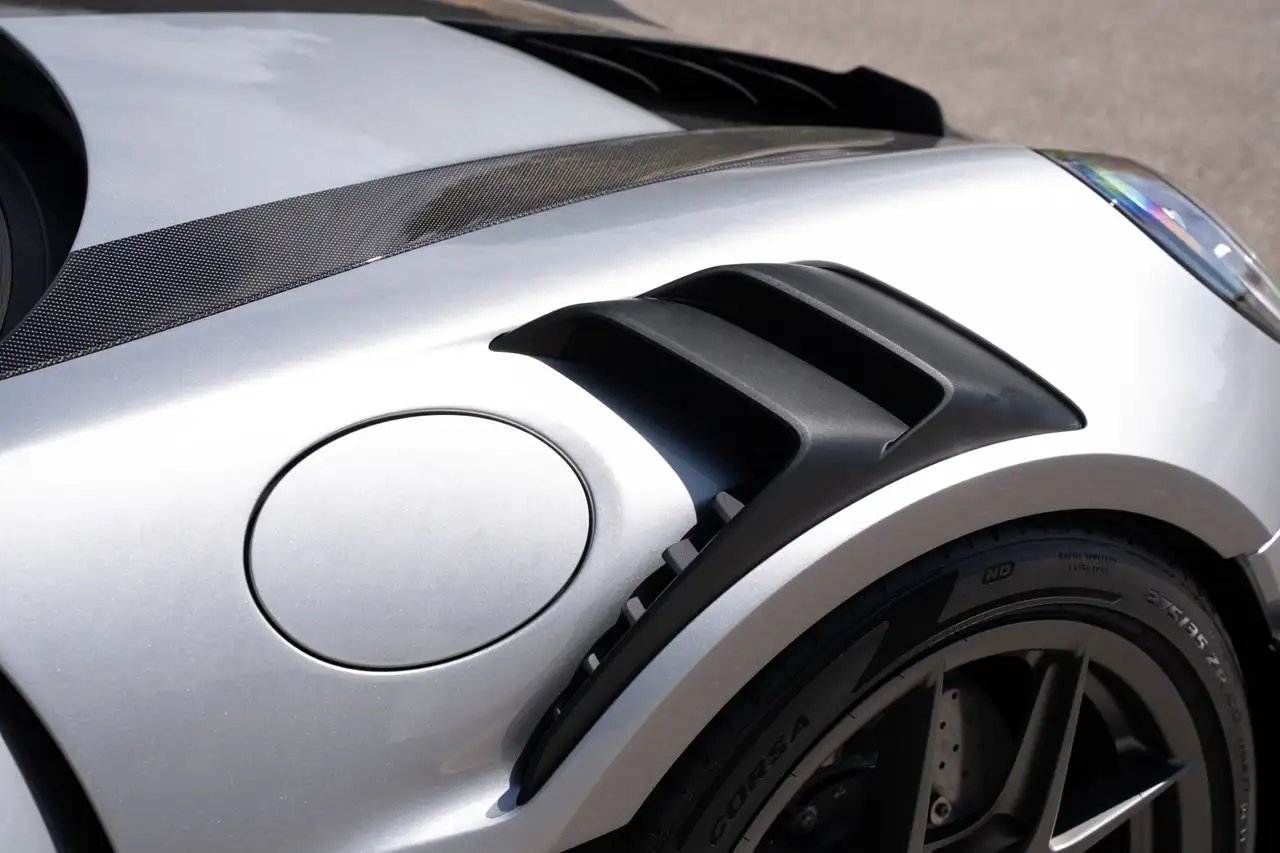 Porsche 911 - Image 37