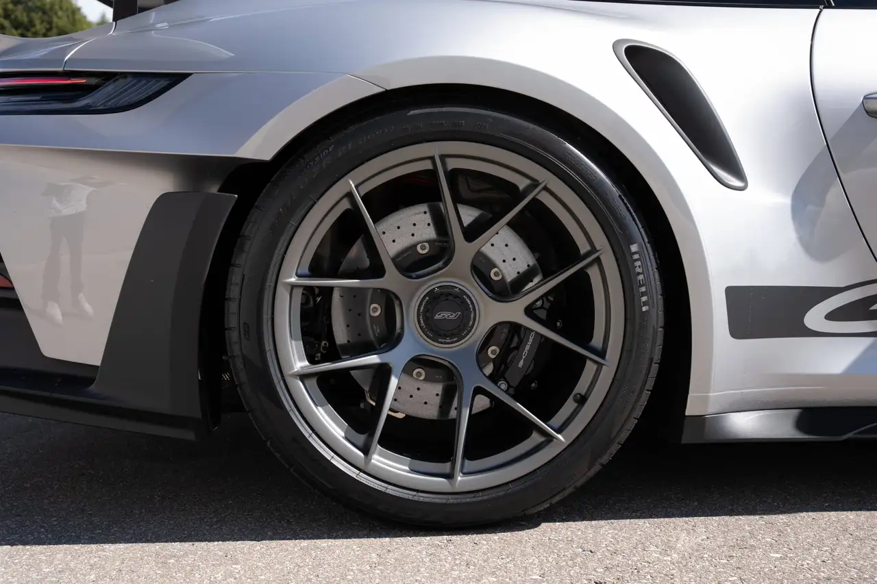 Porsche 911 - Image 28