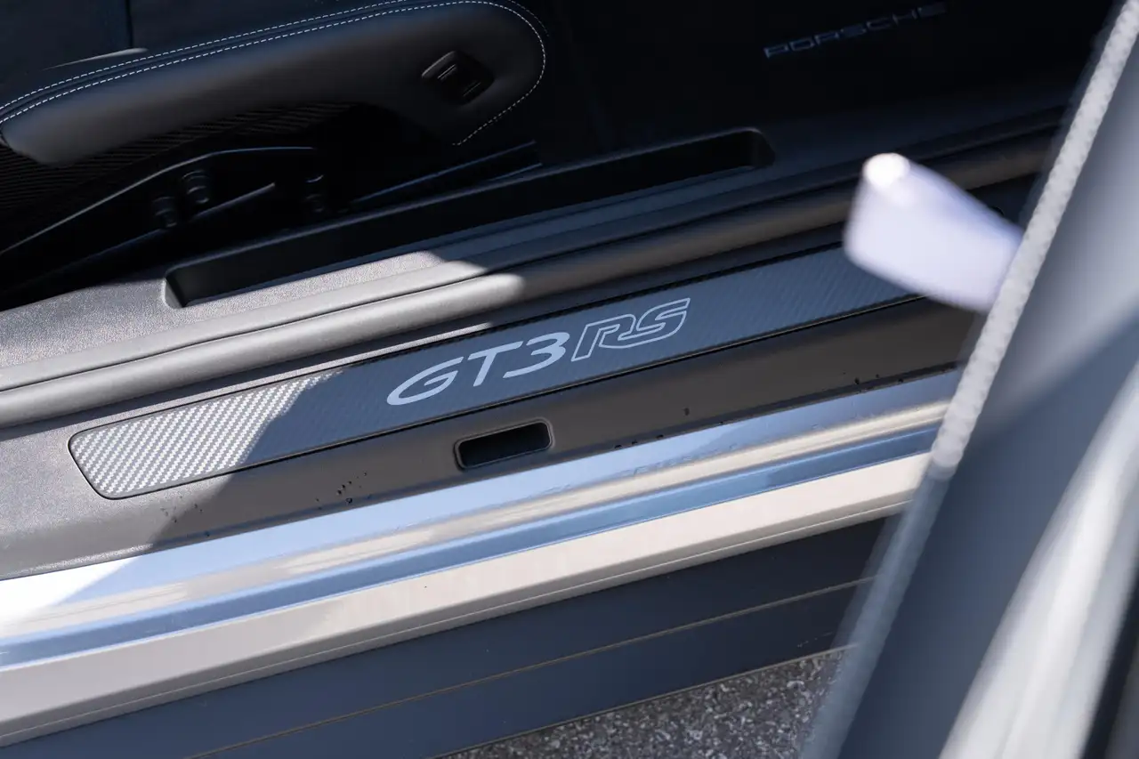 Porsche 911 - Image 22