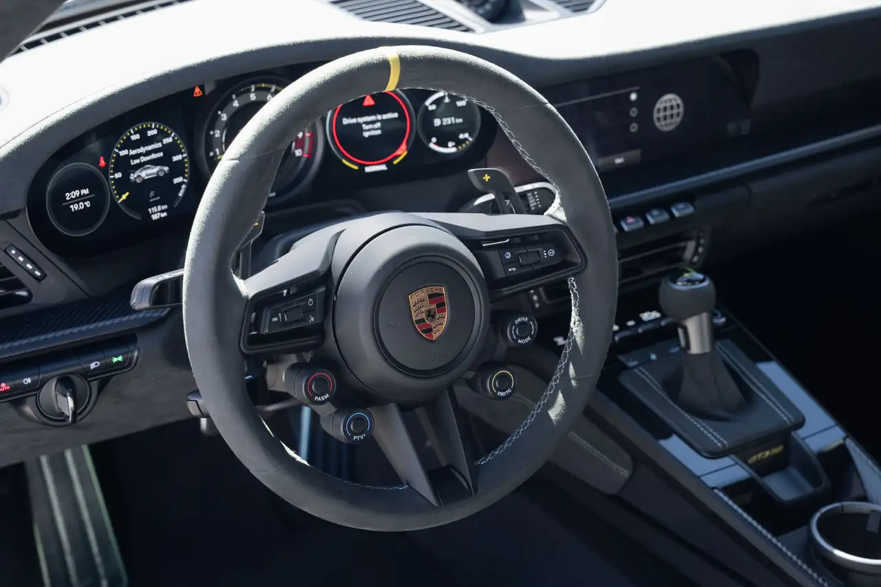 Porsche 911 - Image 13