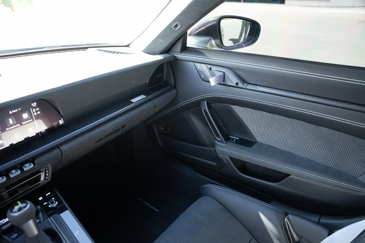 Porsche 911 - Image 26