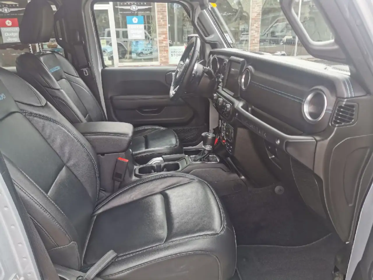 Jeep Wrangler - Image 27