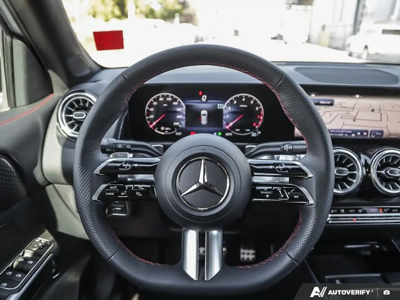Mercedes-Benz GLB - Image 14