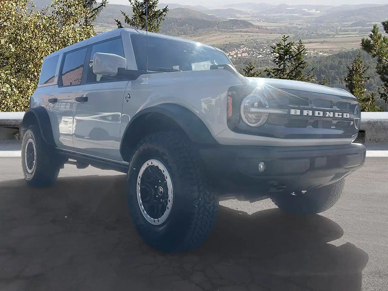 Ford Bronco - Image 7