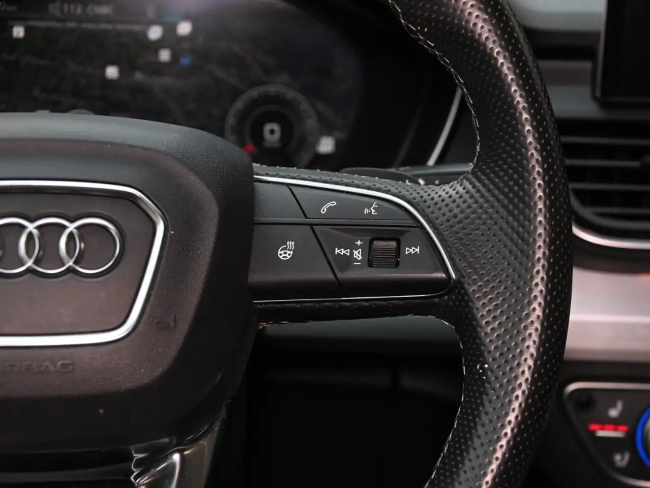 Audi SQ5 - Image 15