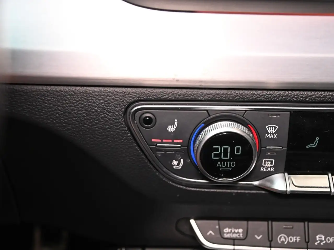 Audi SQ5 - Image 26