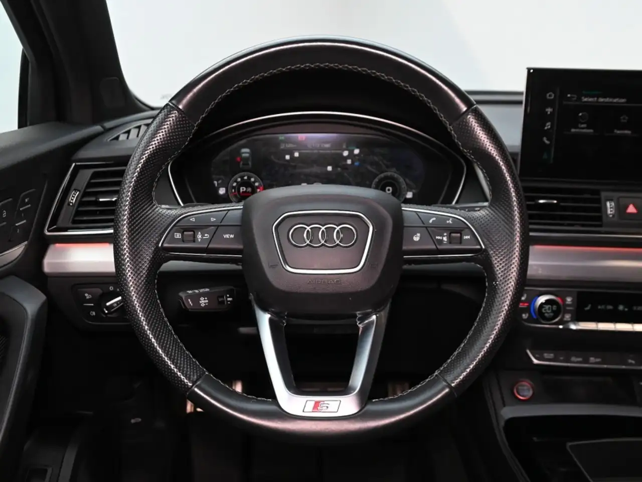 Audi SQ5 - Image 13