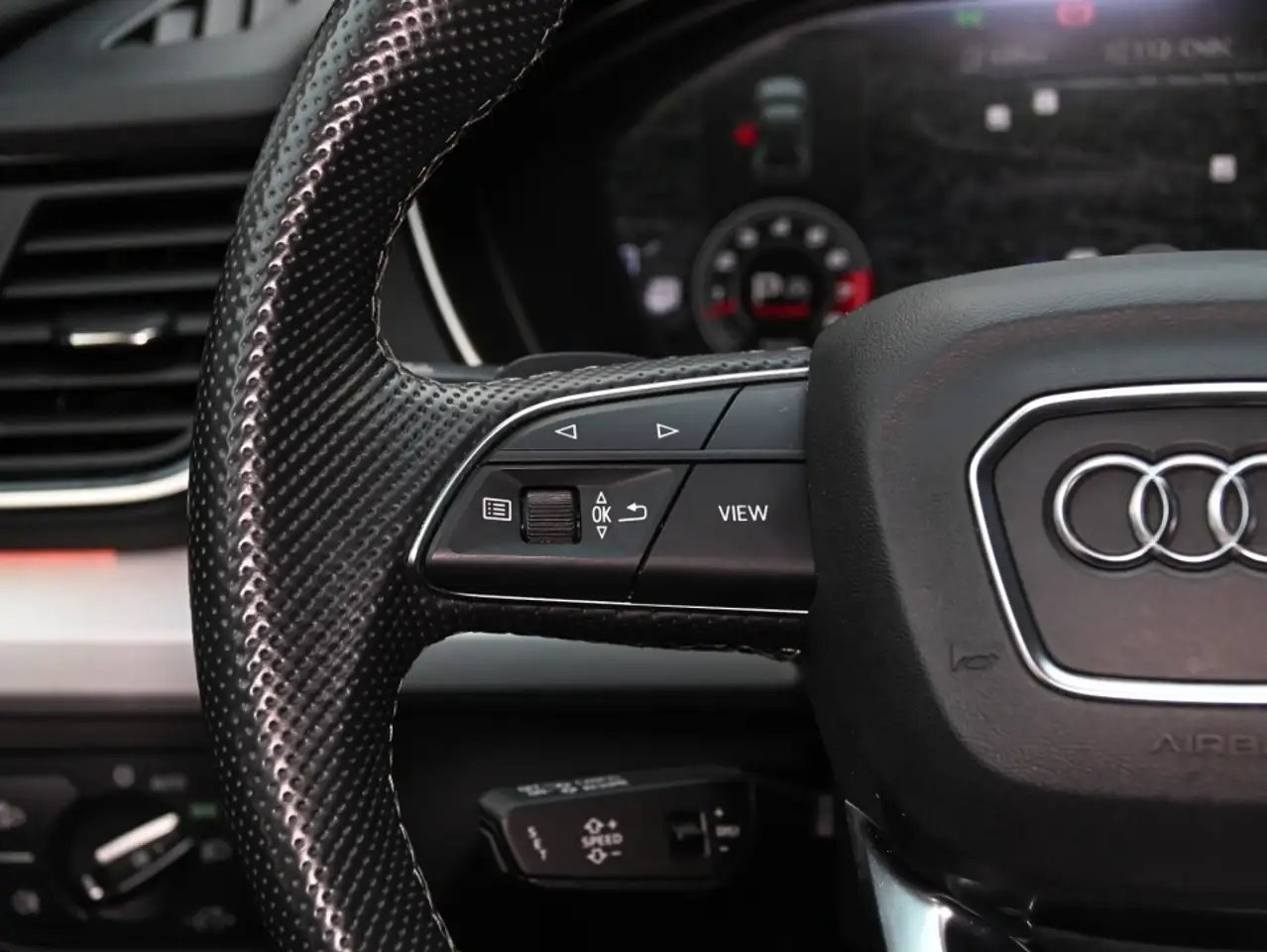 Audi SQ5 - Image 14