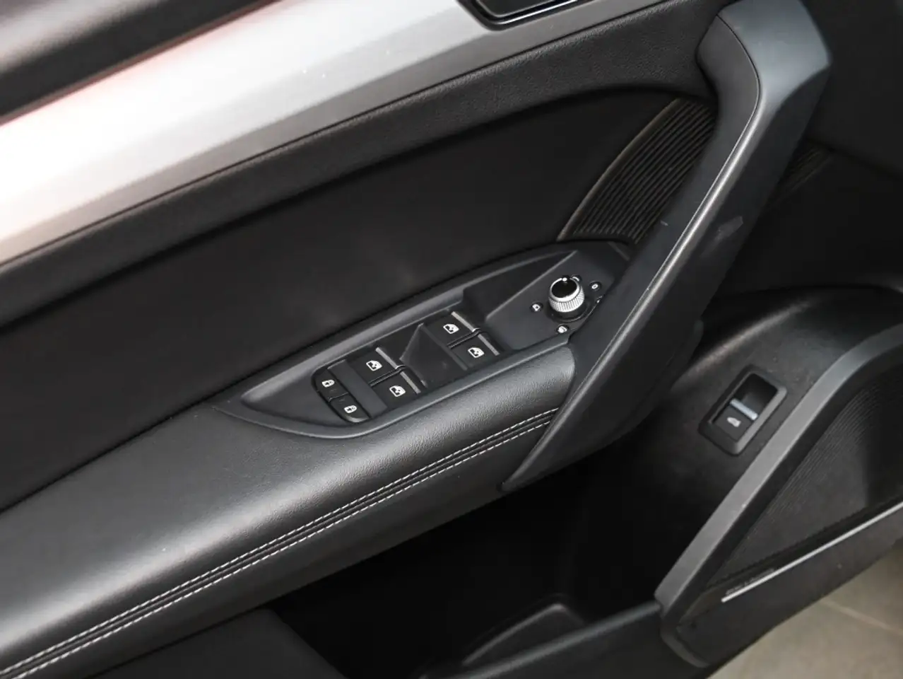 Audi SQ5 - Image 22