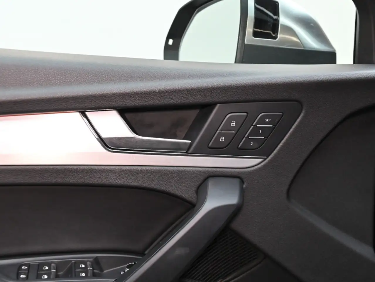 Audi SQ5 - Image 21