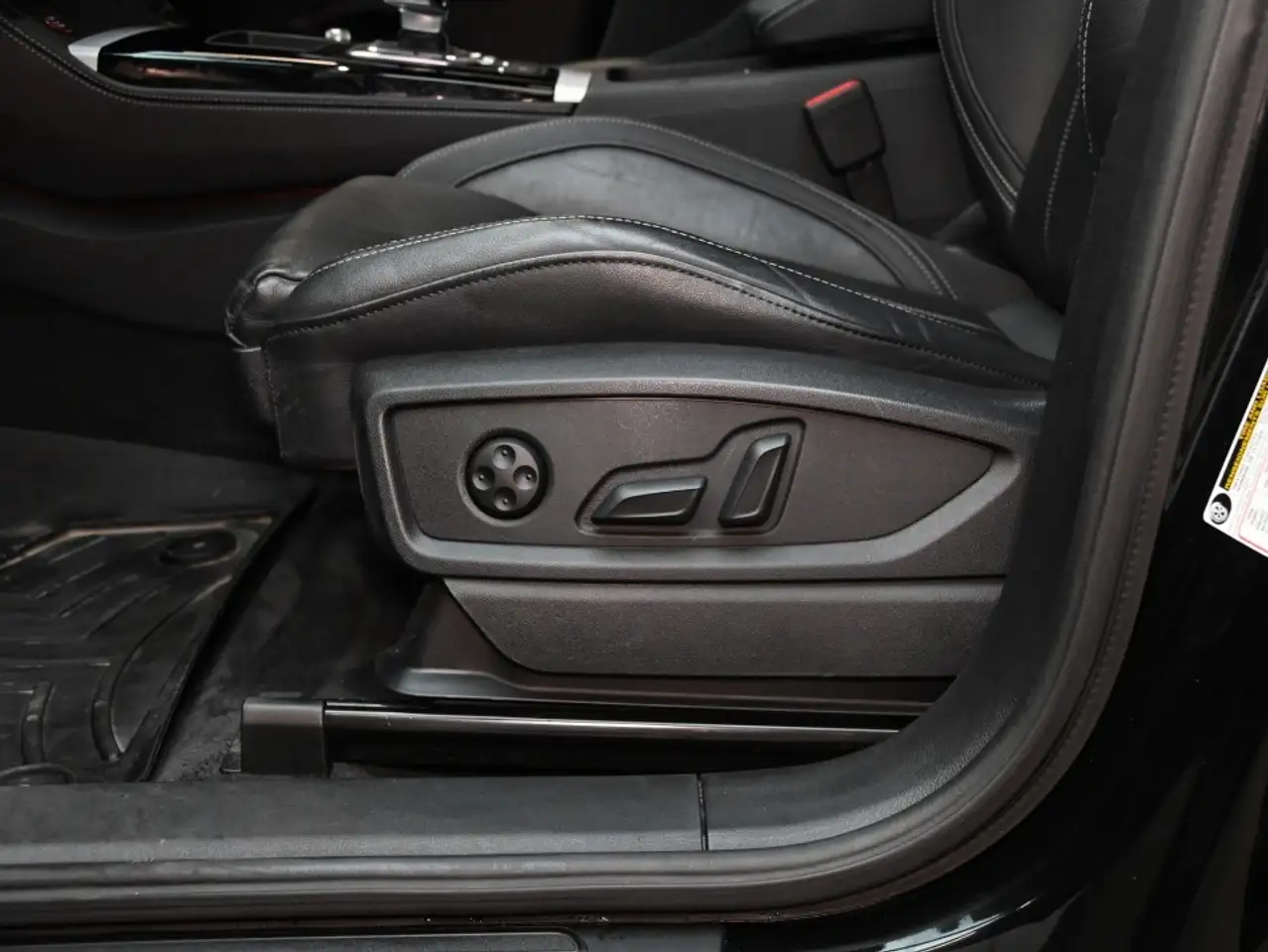 Audi SQ5 - Image 23