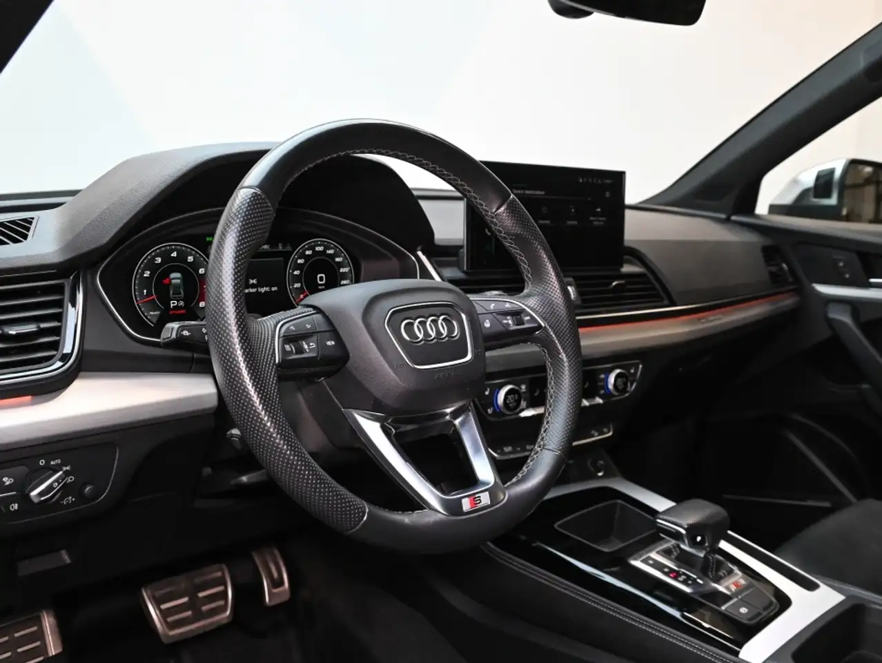 Audi SQ5 - Image 19