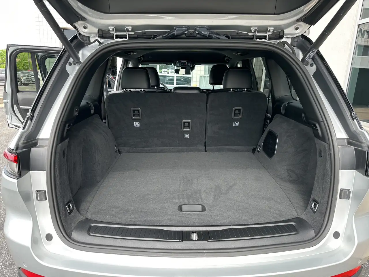 Jeep Grand Cherokee - Image 13