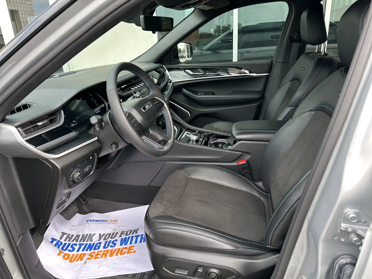Jeep Grand Cherokee - Image 11