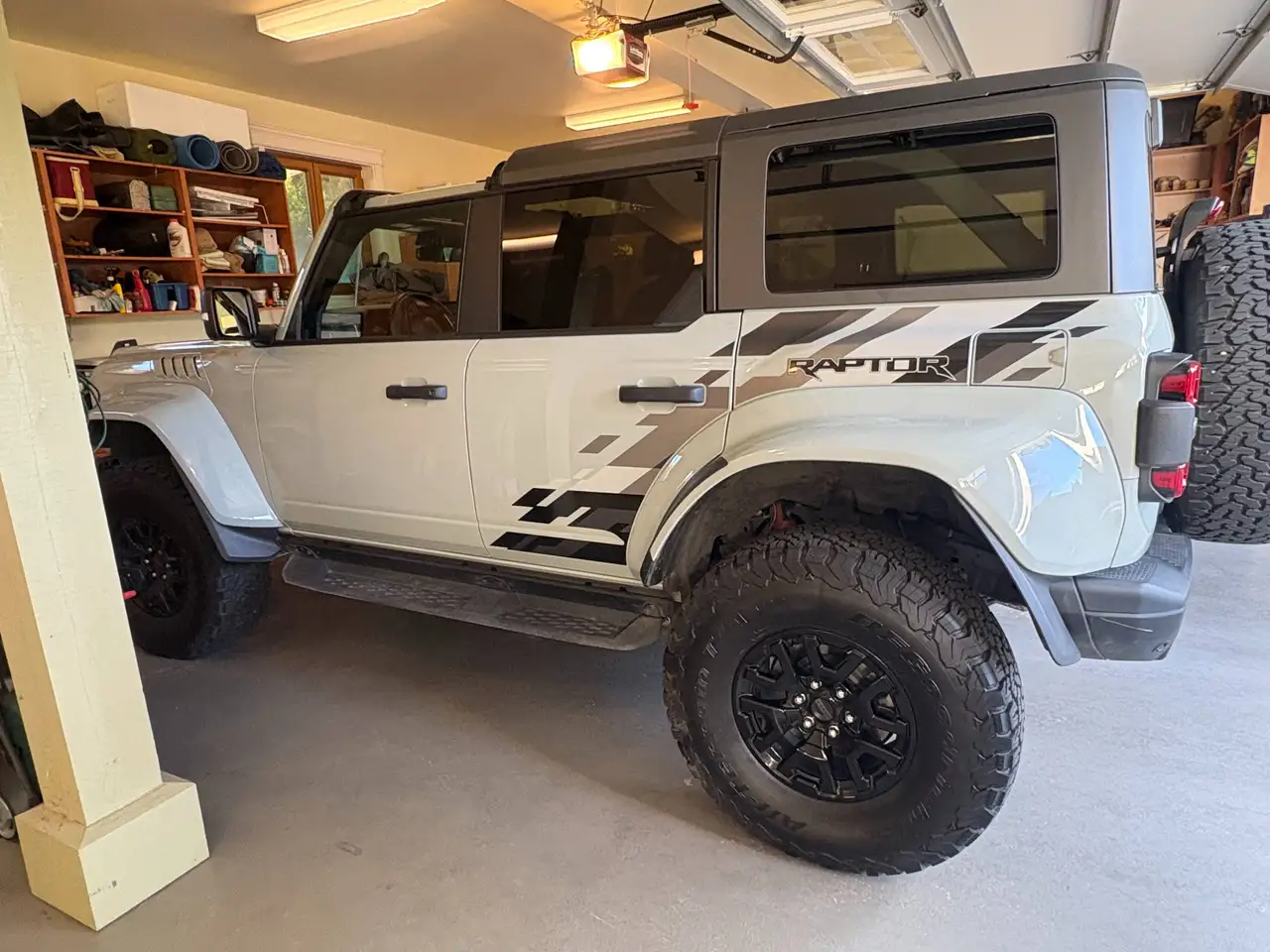 Ford Bronco - Image 4