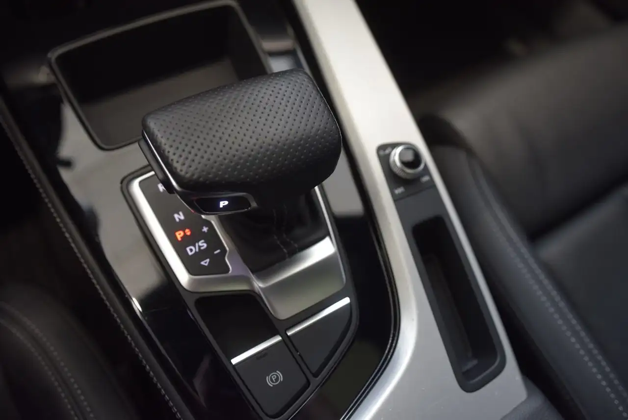 Audi A4 - Image 32