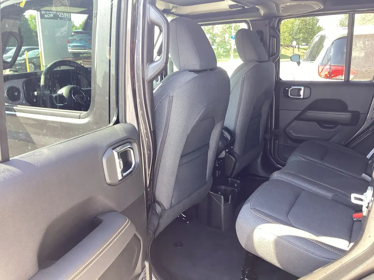 Jeep Wrangler - Image 23