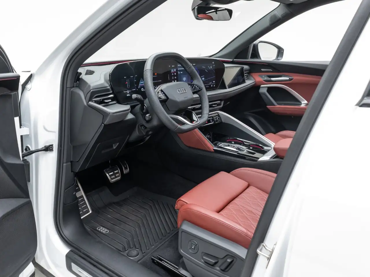 Audi SQ5 - Image 12