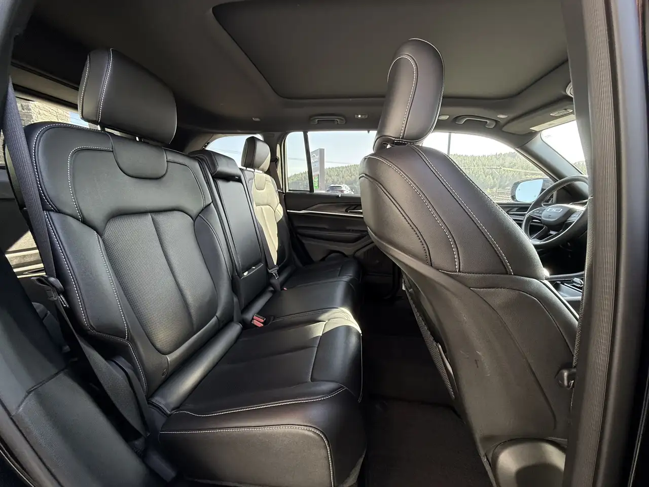 Jeep Grand Cherokee - Image 28
