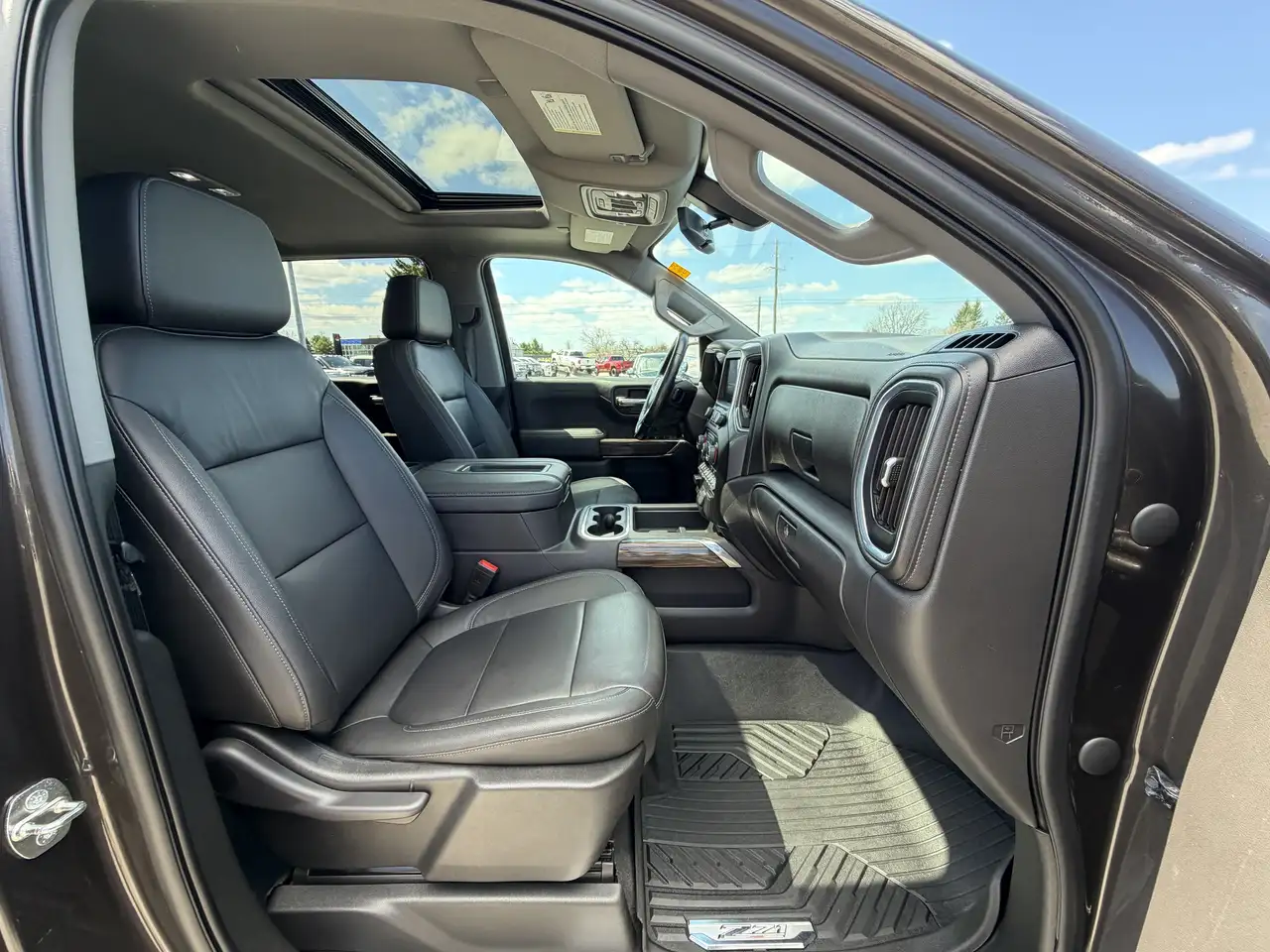 Chevrolet Silverado 1500 - Image 18