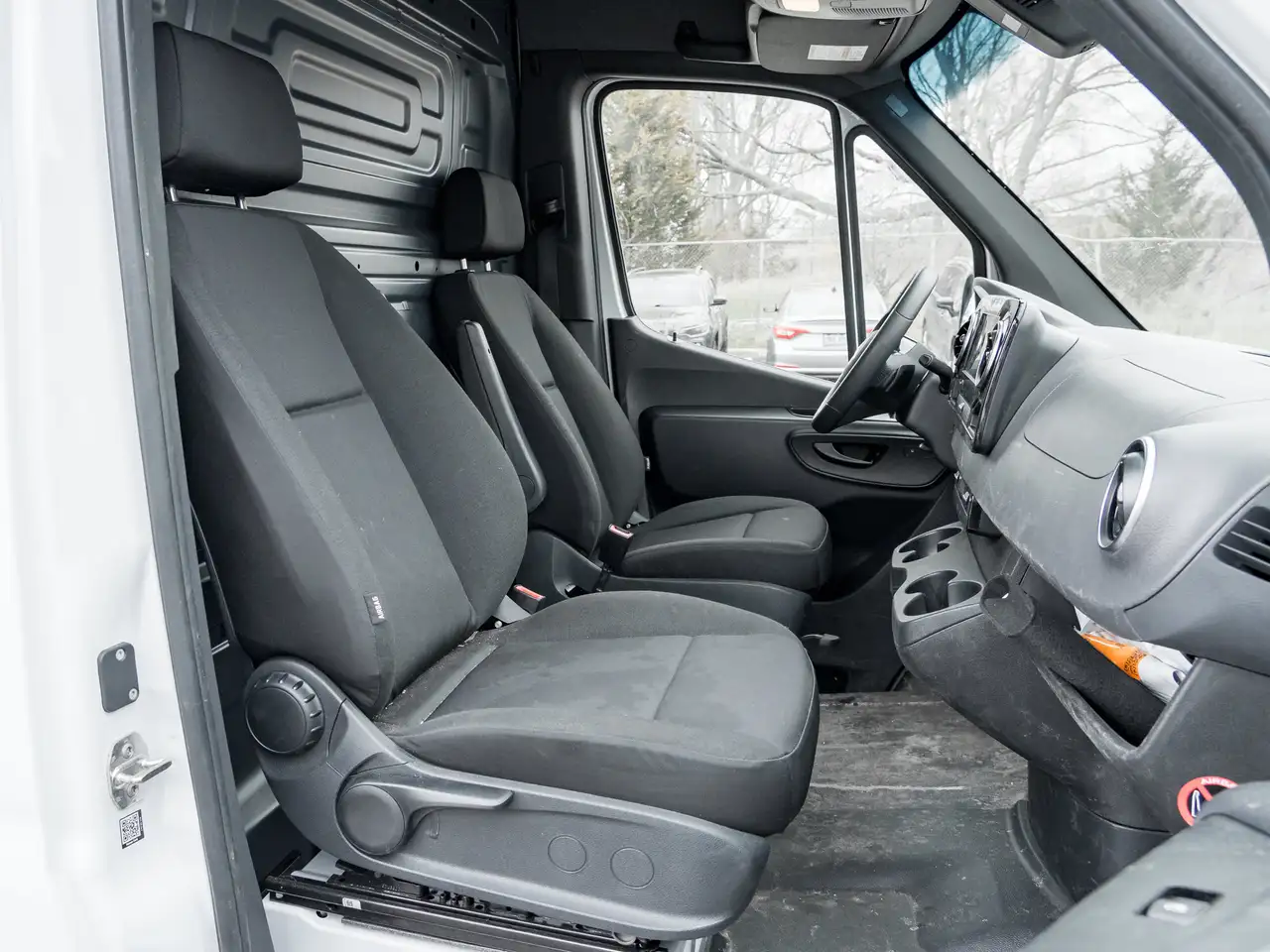 Mercedes-Benz Sprinter - Image 21