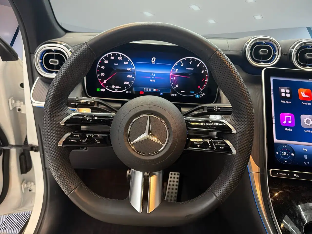Mercedes-Benz GLC - Image 13