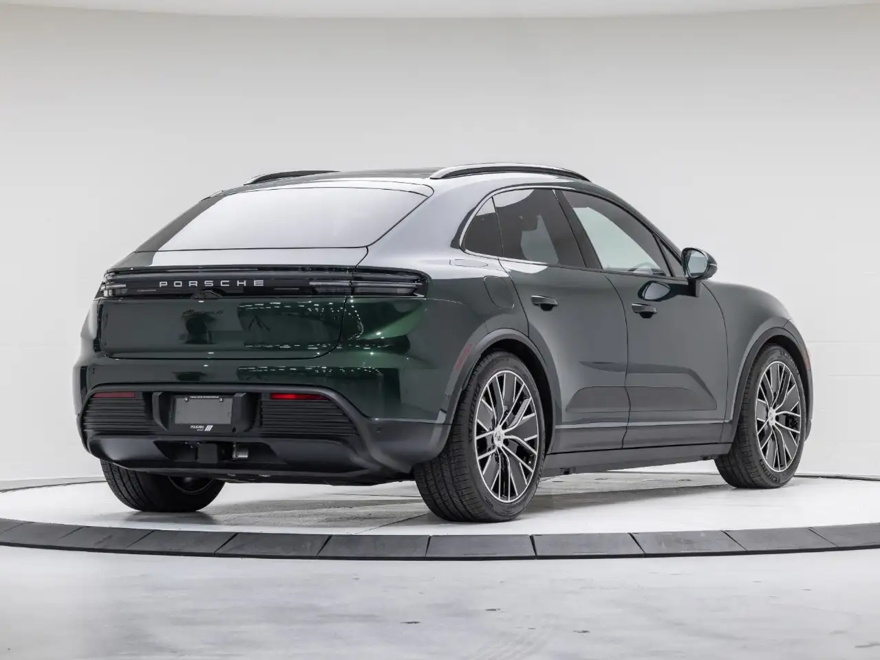 Porsche Macan - Image 11