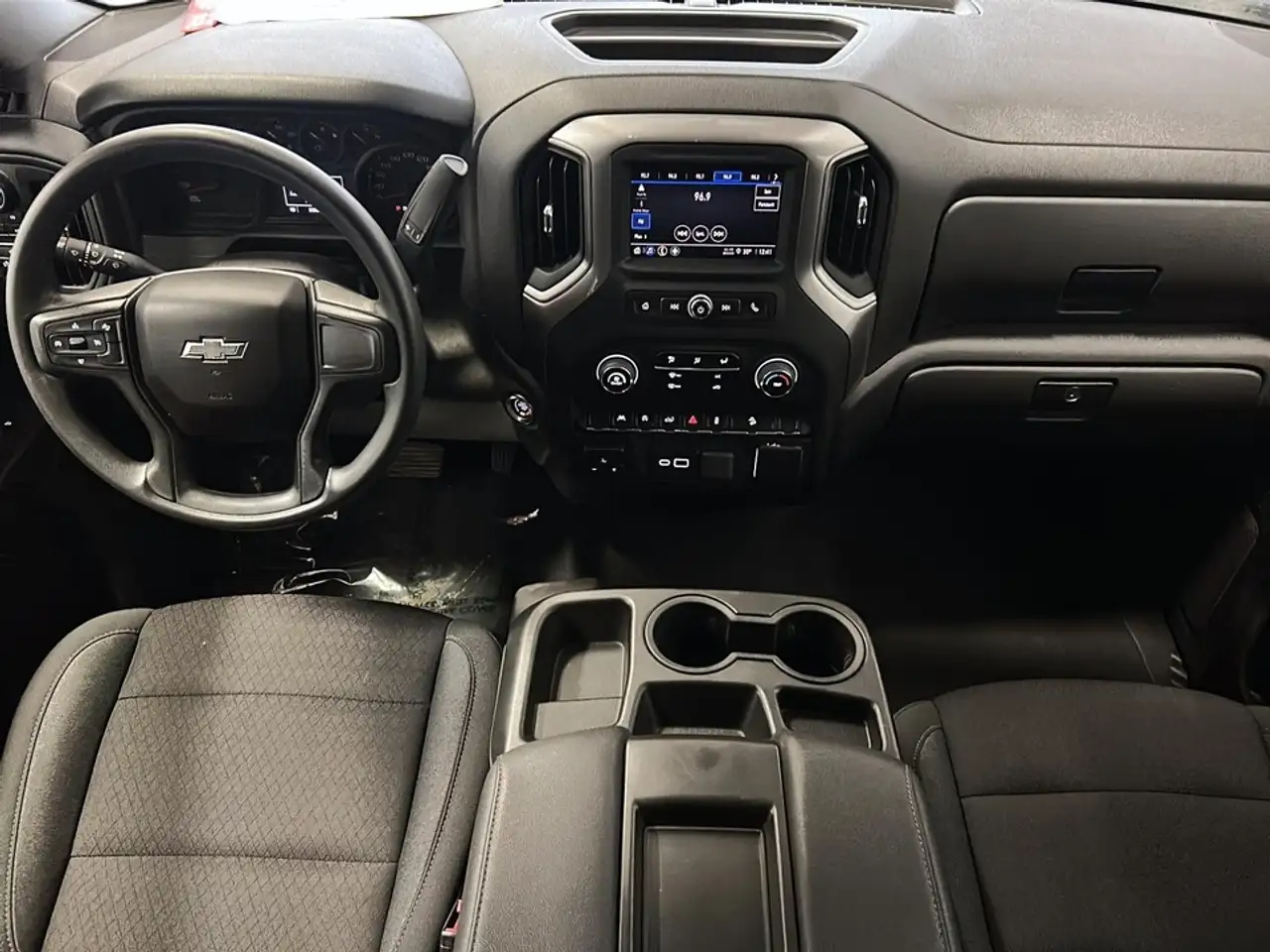 Chevrolet Silverado 1500 - Image 8