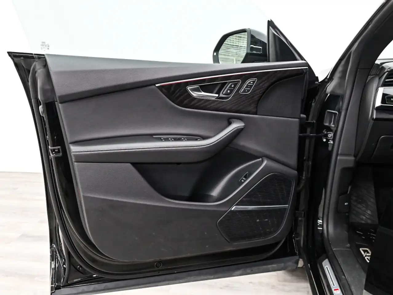 Audi Q8 - Image 20