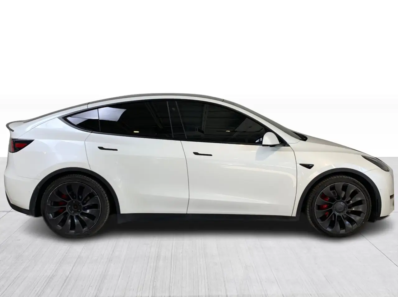 Tesla Model Y - Image 2