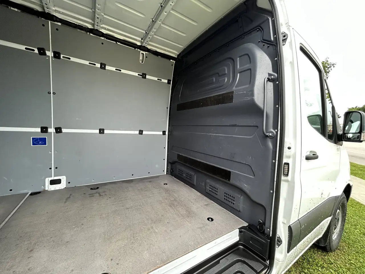 Mercedes-Benz Sprinter - Image 20