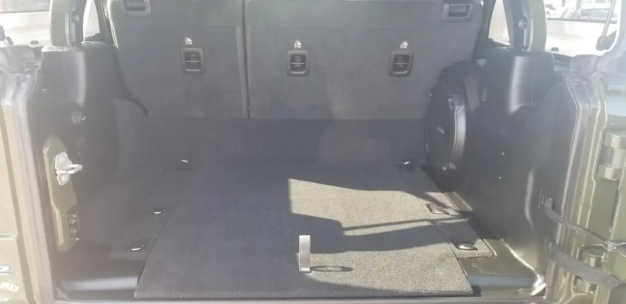 Jeep Wrangler - Image 11