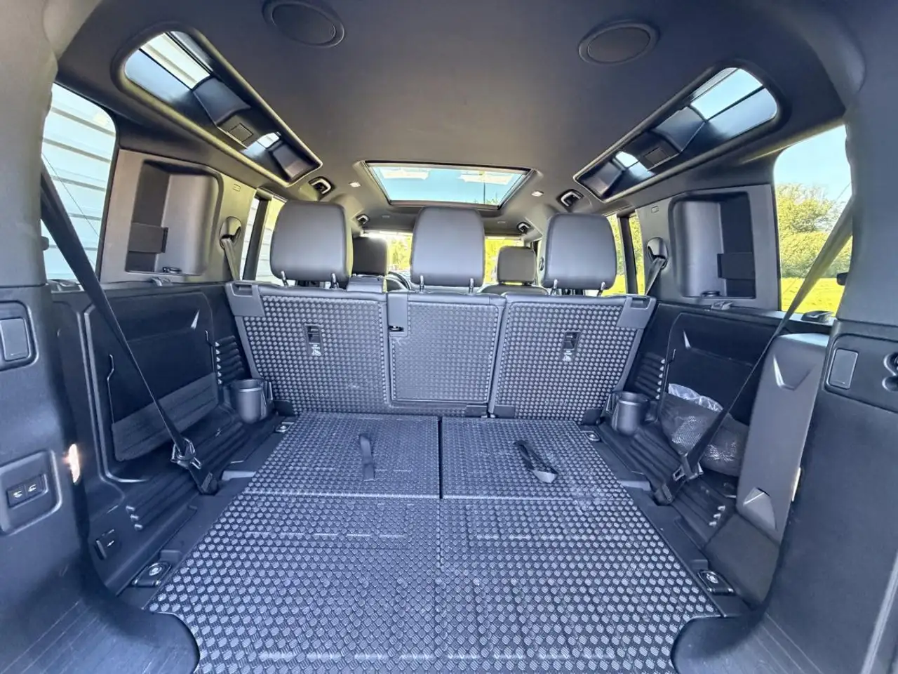 Land Rover Defender - Image 39