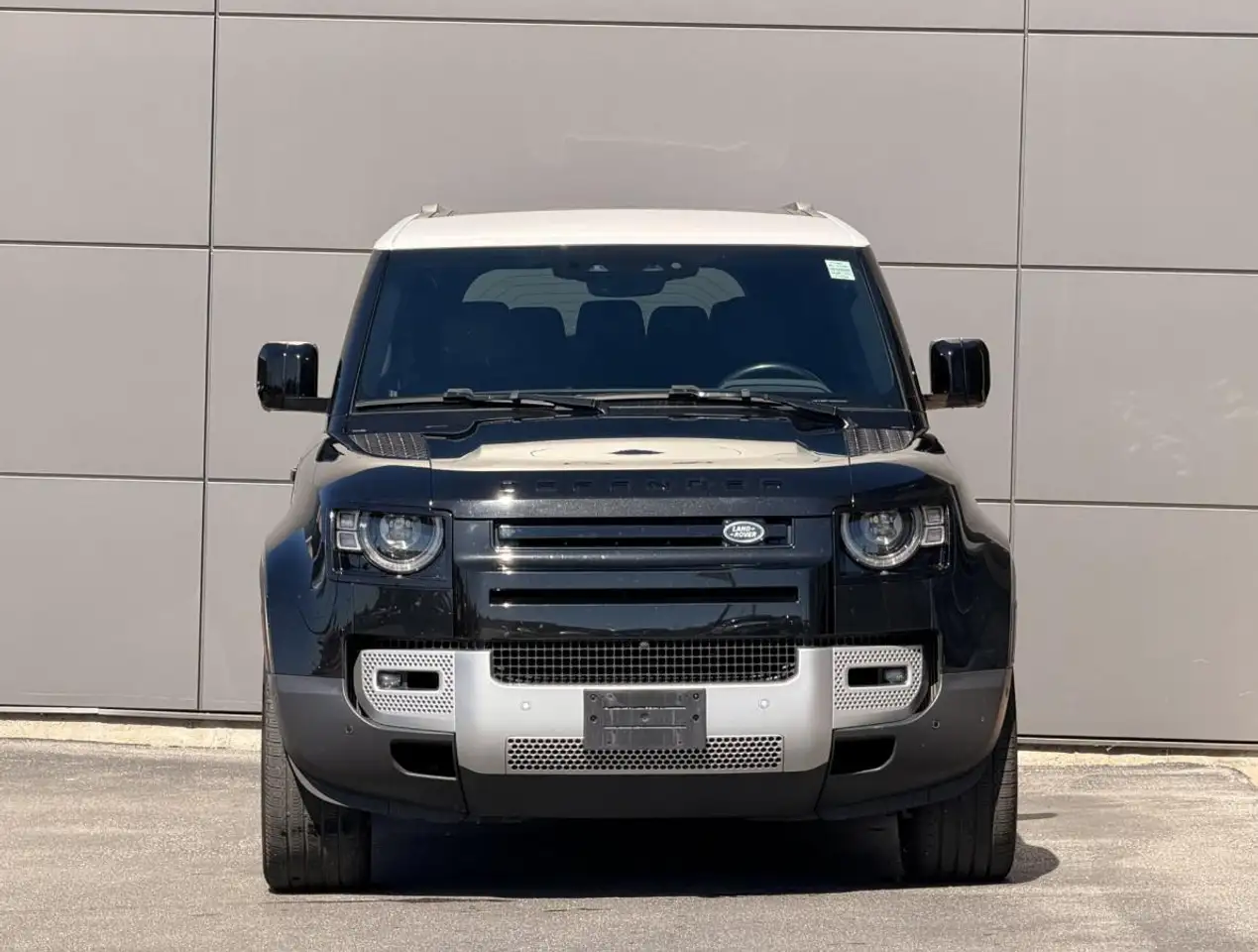 Land Rover Defender - Image 2