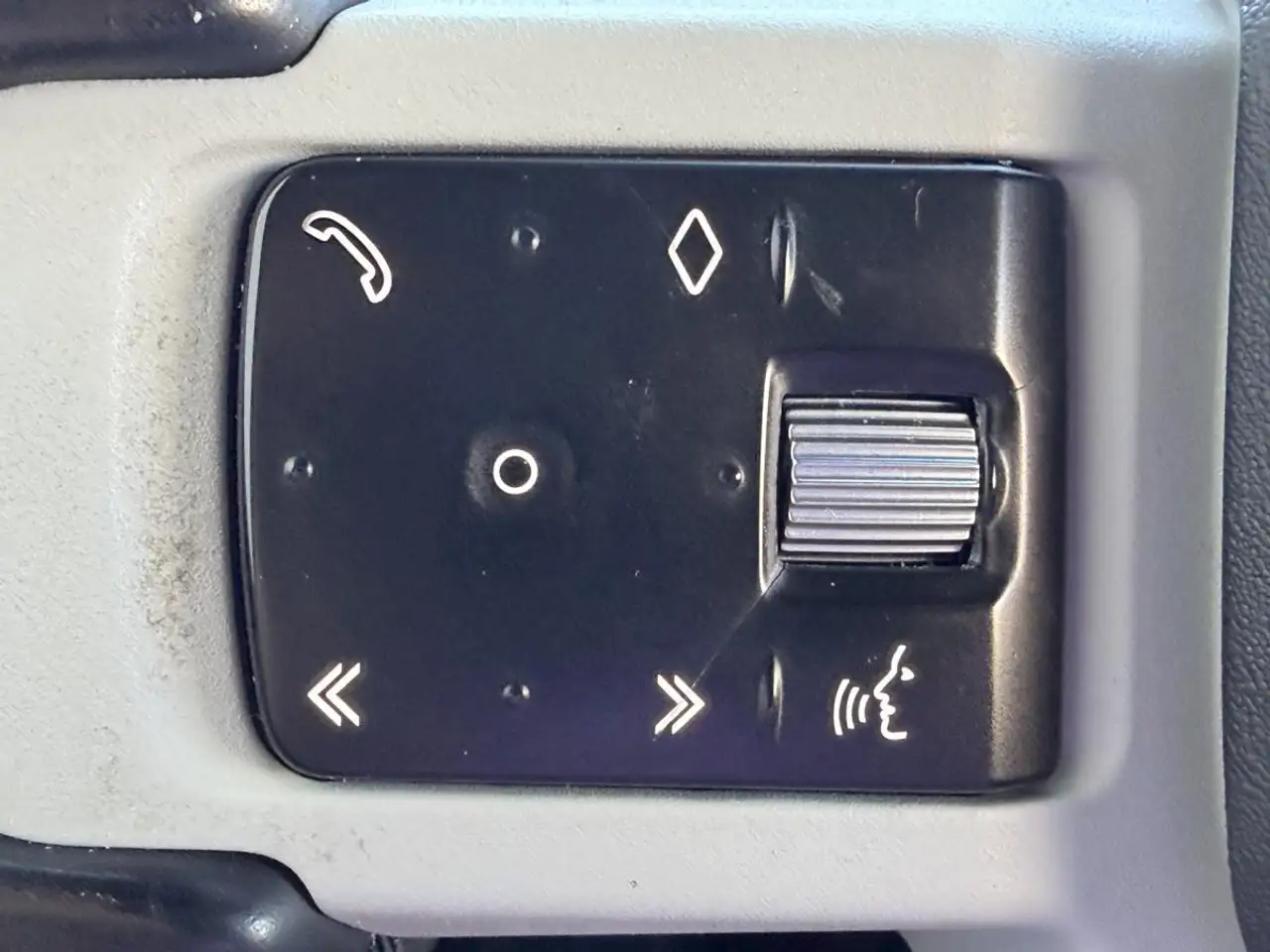 Land Rover Defender - Image 17