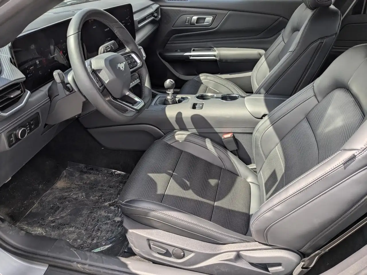 Ford Mustang - Image 12