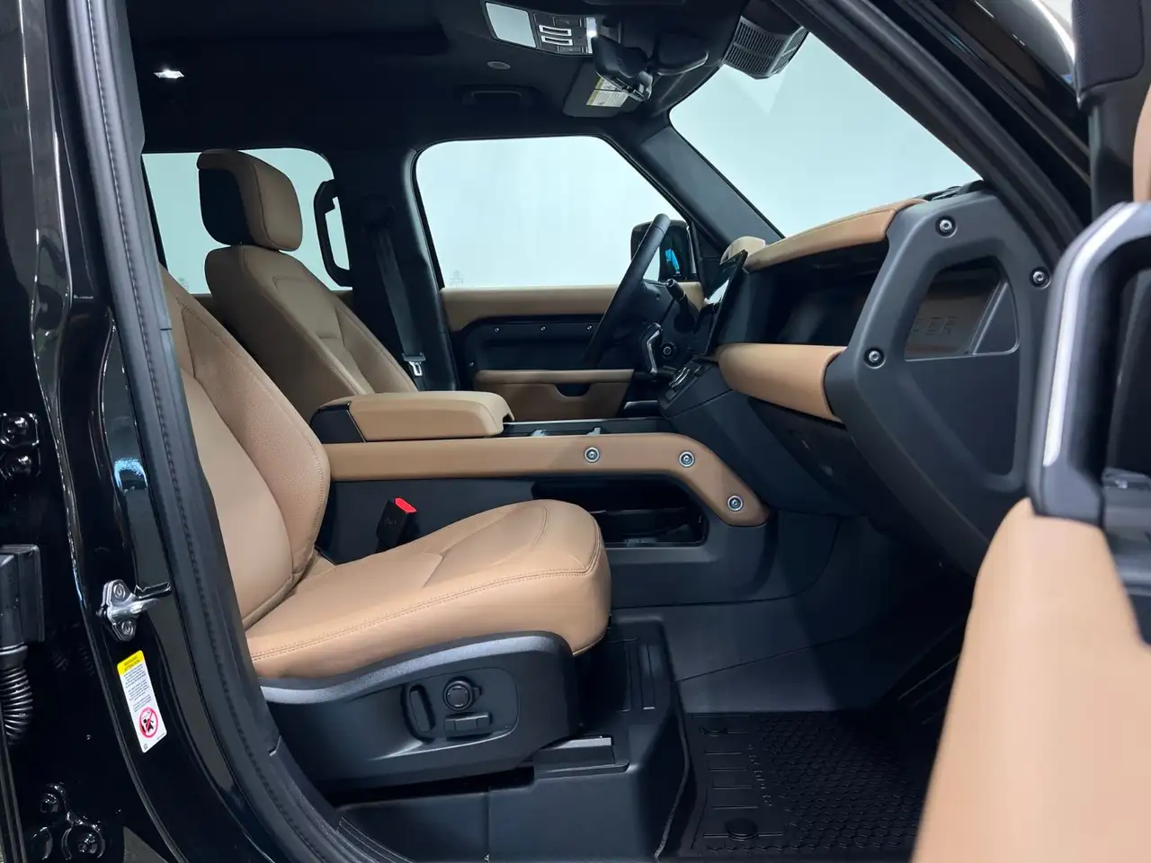 Land Rover Defender - Image 30