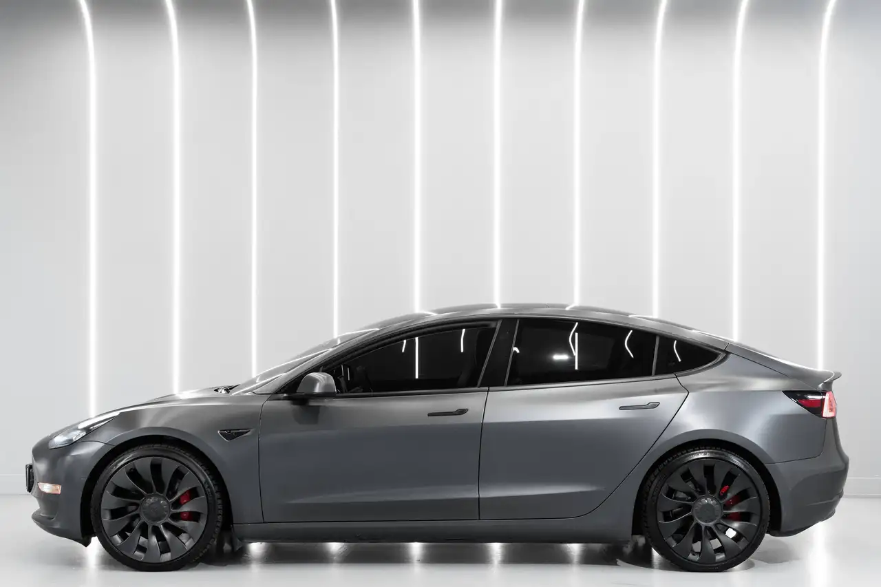 Tesla Model 3 - Image 9