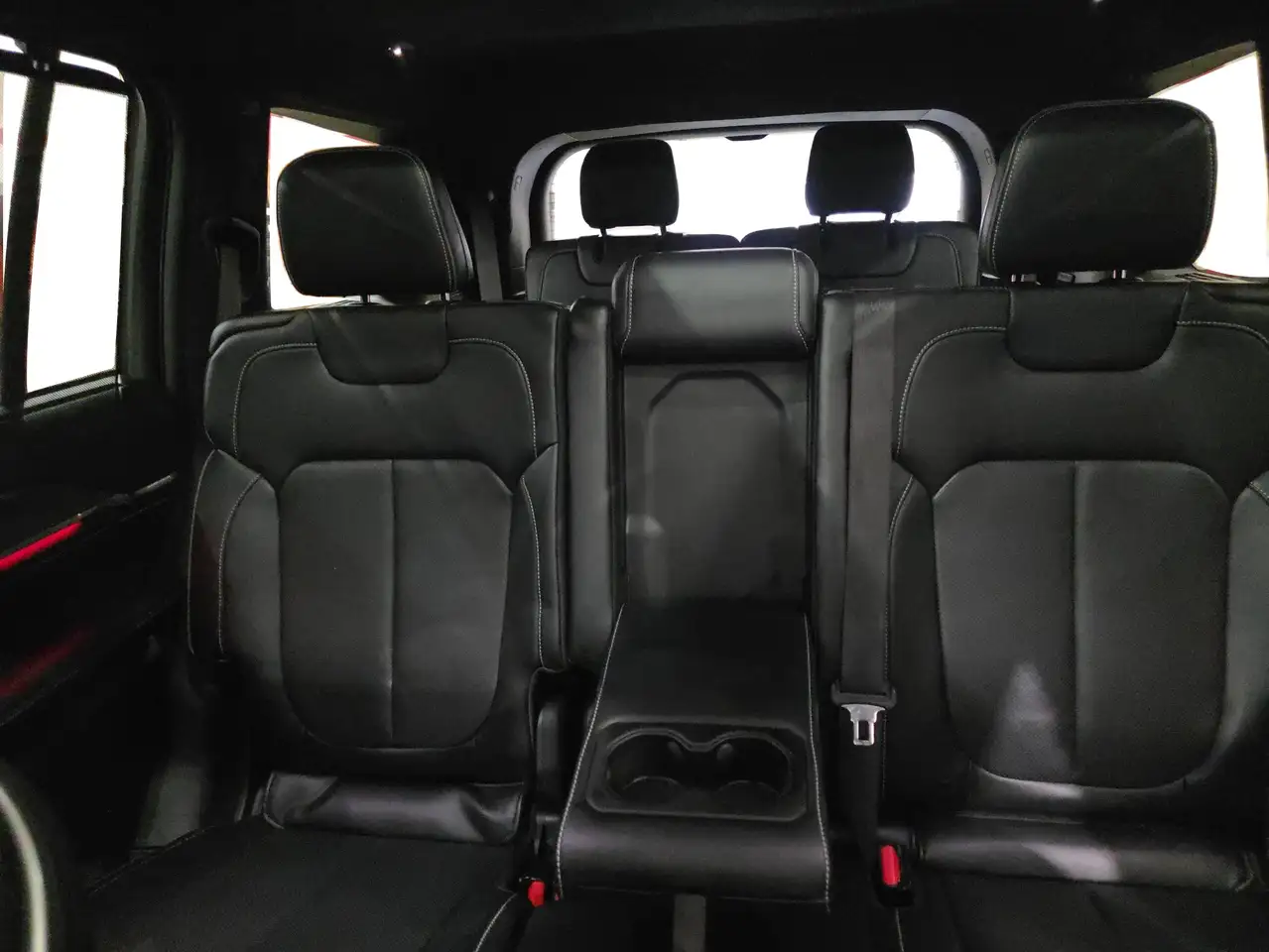 Jeep Grand Cherokee - Image 17
