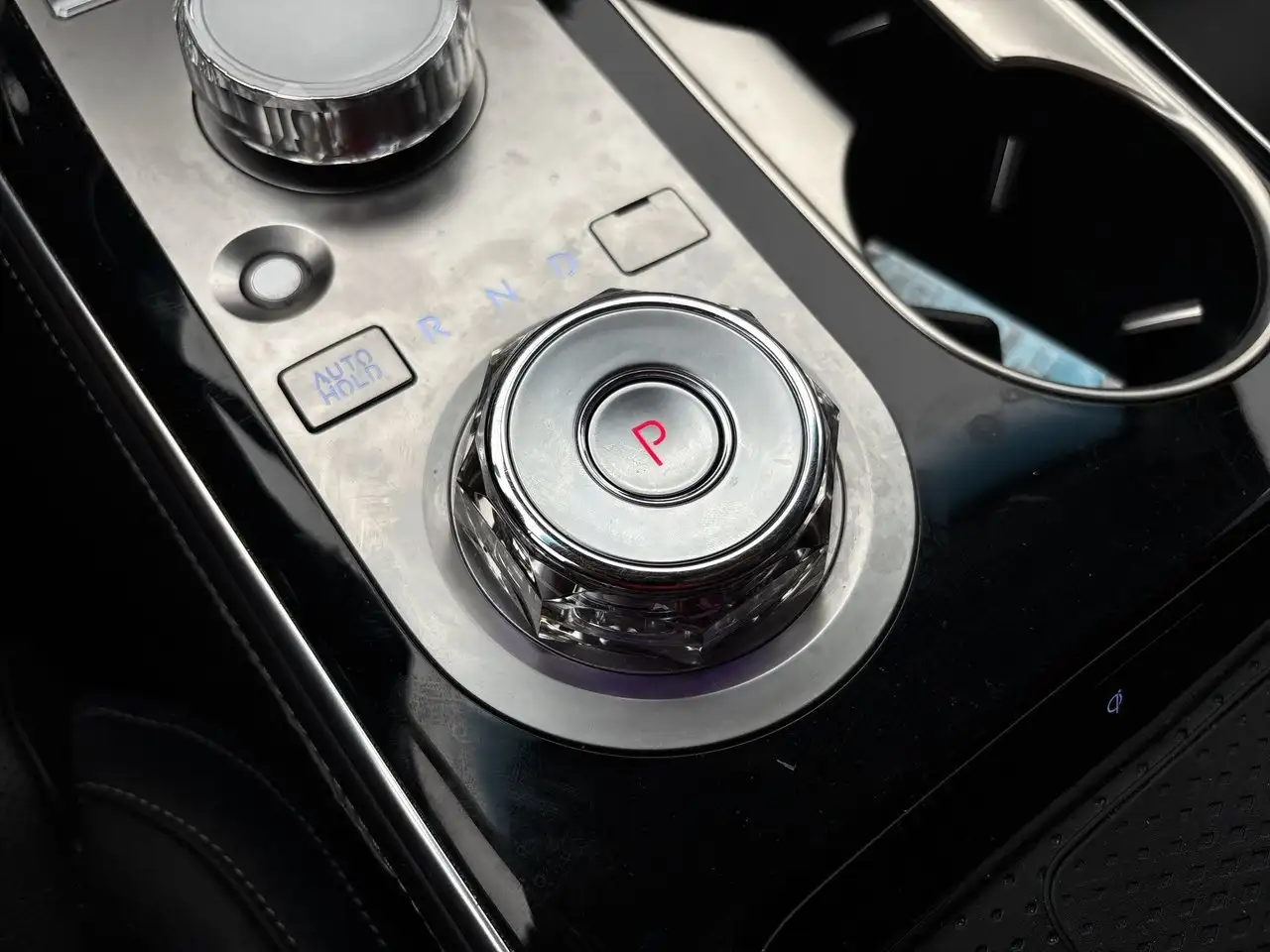 Genesis GV70 - Image 28