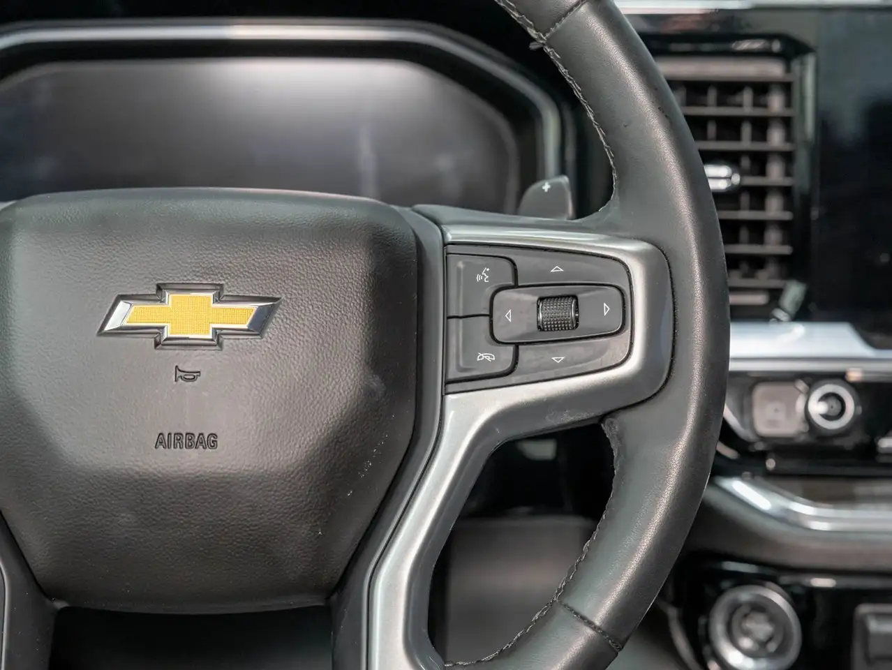 Chevrolet Silverado 1500 - Image 16