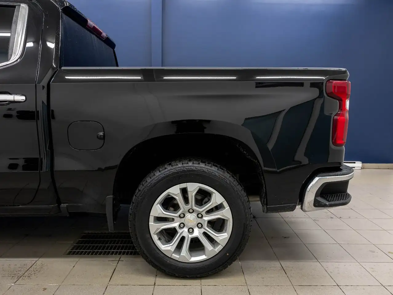 Chevrolet Silverado 1500 - Image 34