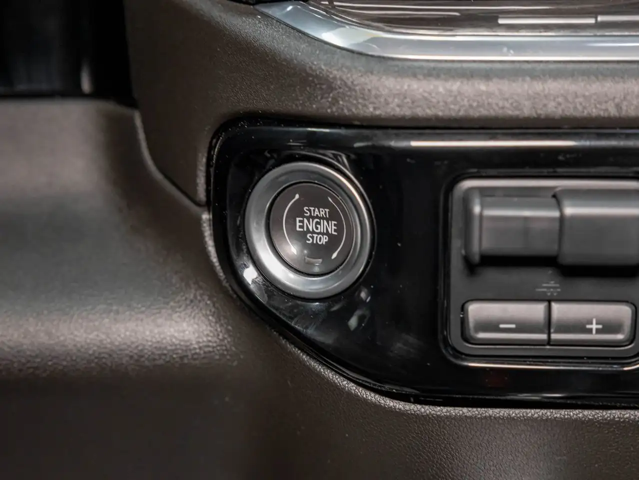 Chevrolet Silverado 1500 - Image 27