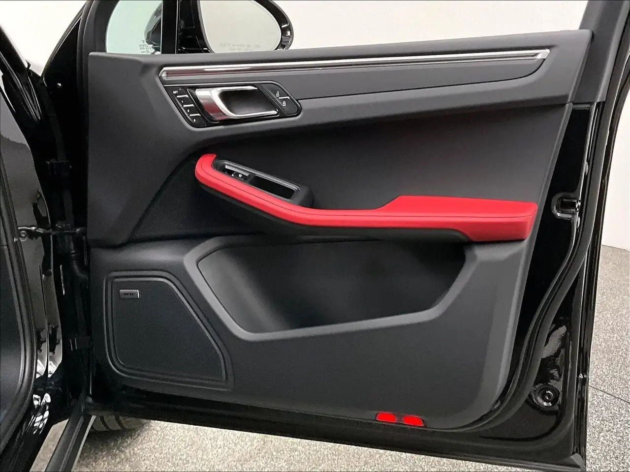 Porsche Macan - Image 29