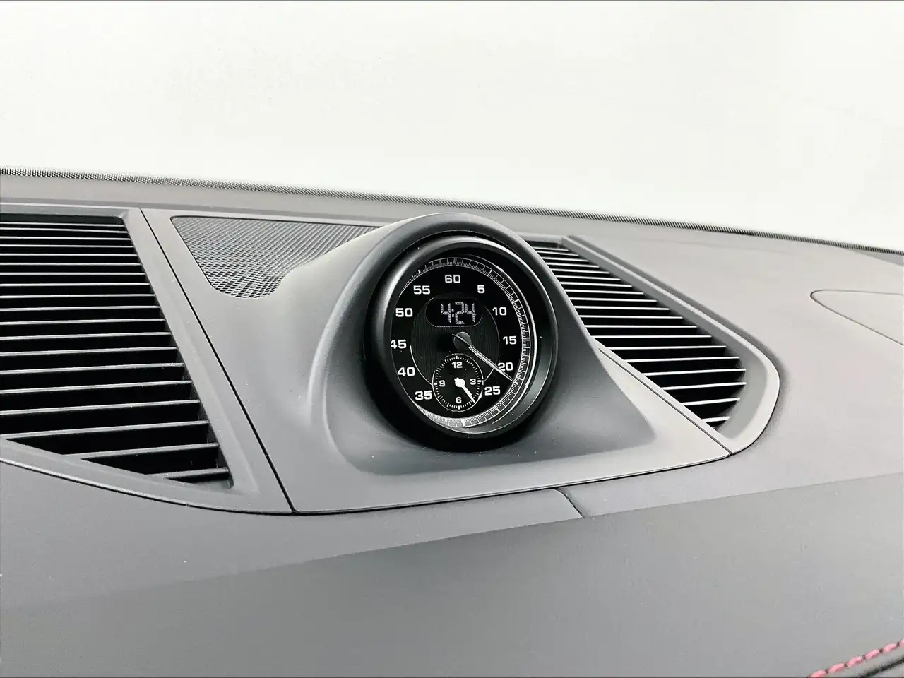 Porsche Macan - Image 24