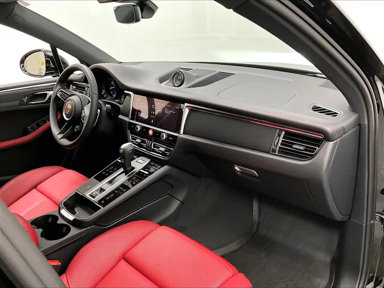 Porsche Macan - Image 27