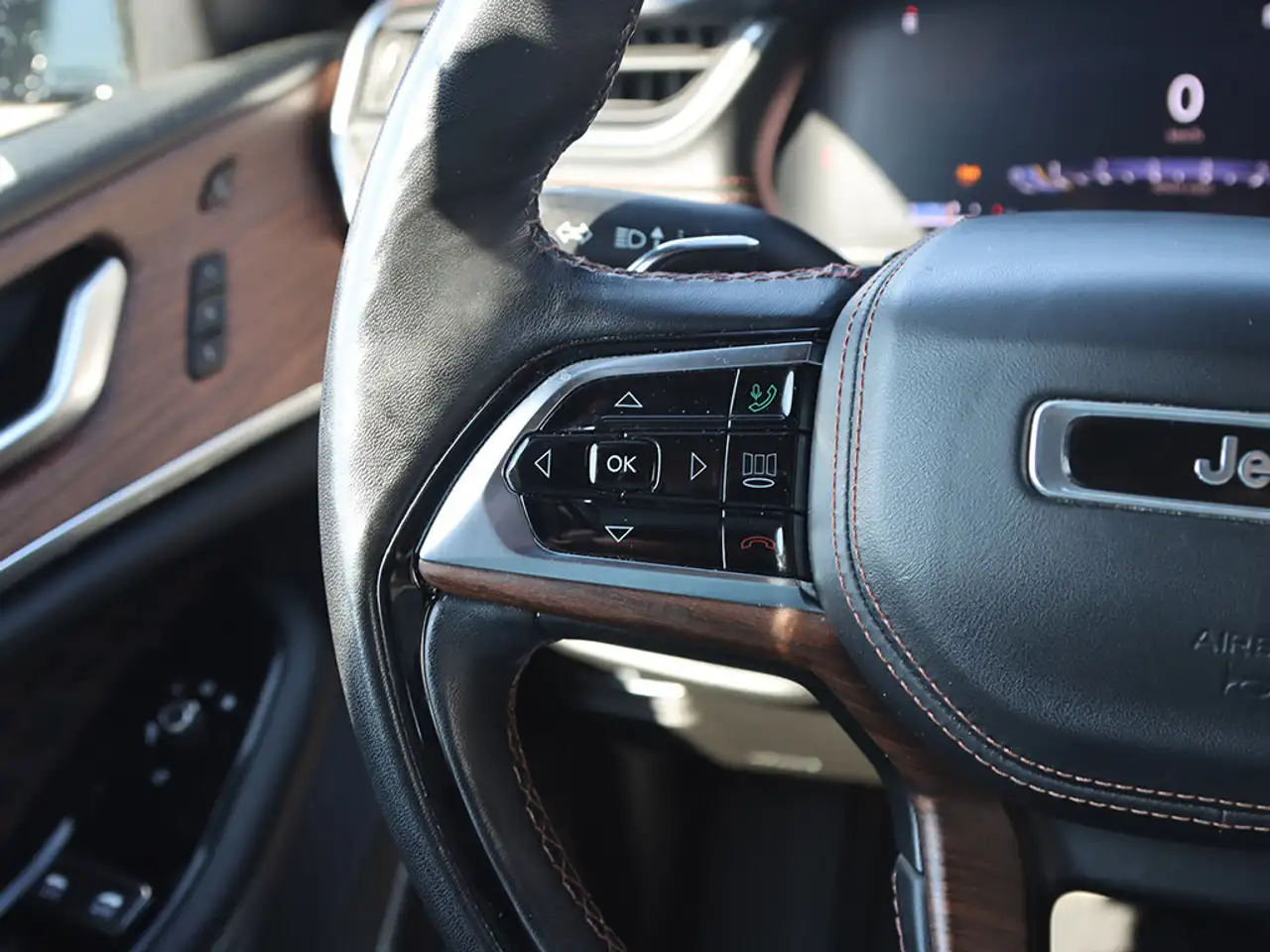 Jeep Grand Cherokee - Image 10