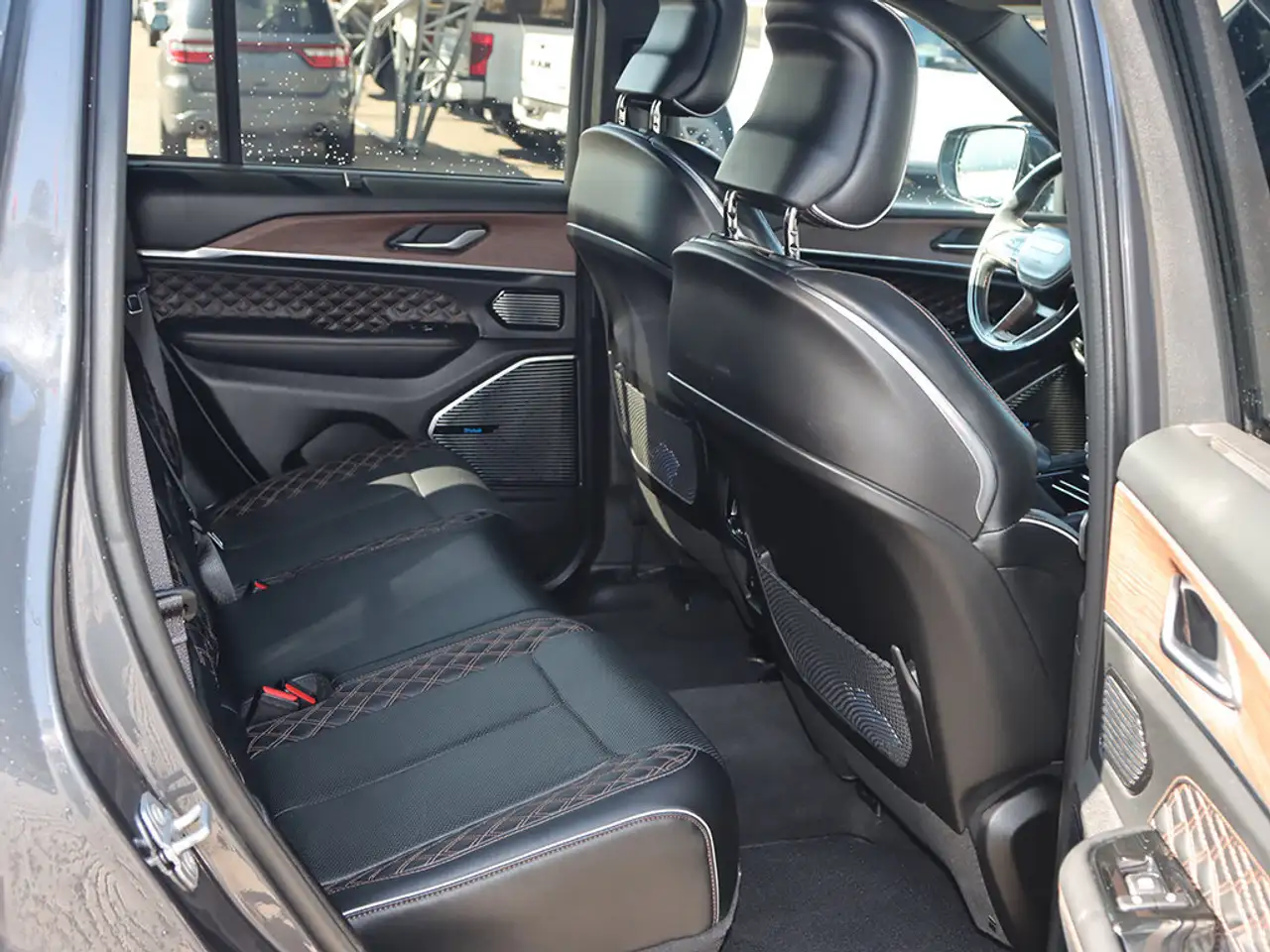 Jeep Grand Cherokee - Image 25